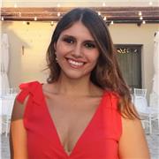 Insegnante di diritto, laureata in giurisprudenza con il possesso dei 24 cfu, esperienza d'insegnamento